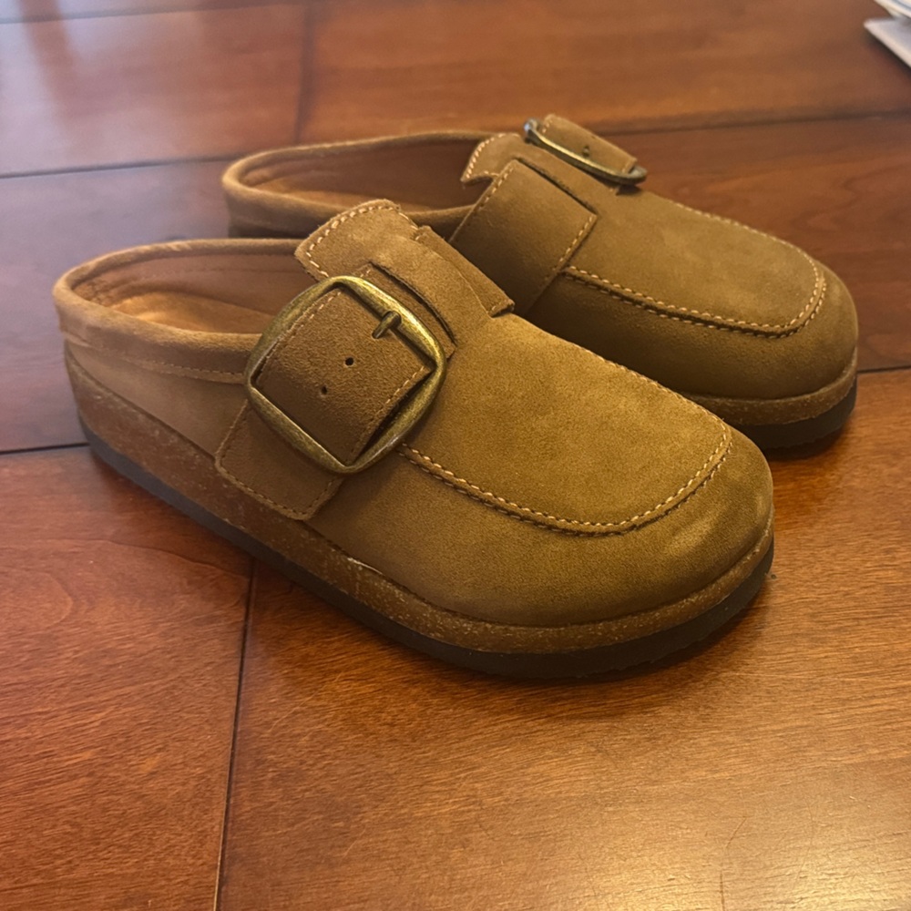 Women’s Suede Buckle Loafers in Brown